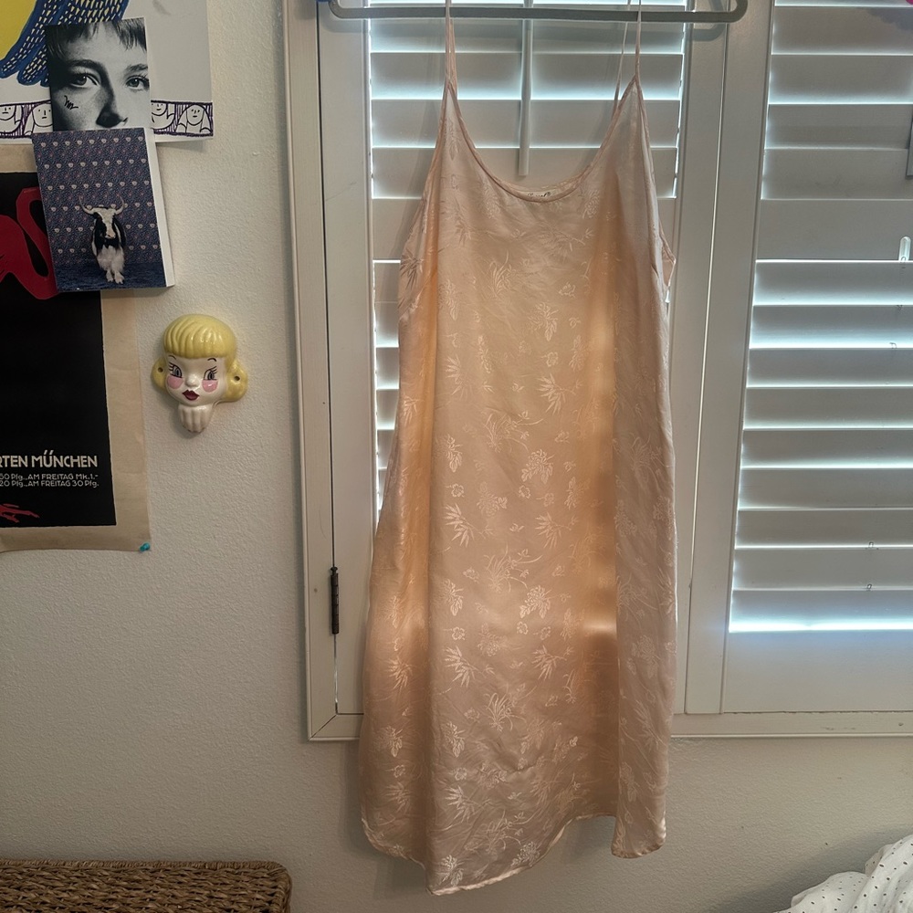 Beautiful vintage pink slip dress!! 💖